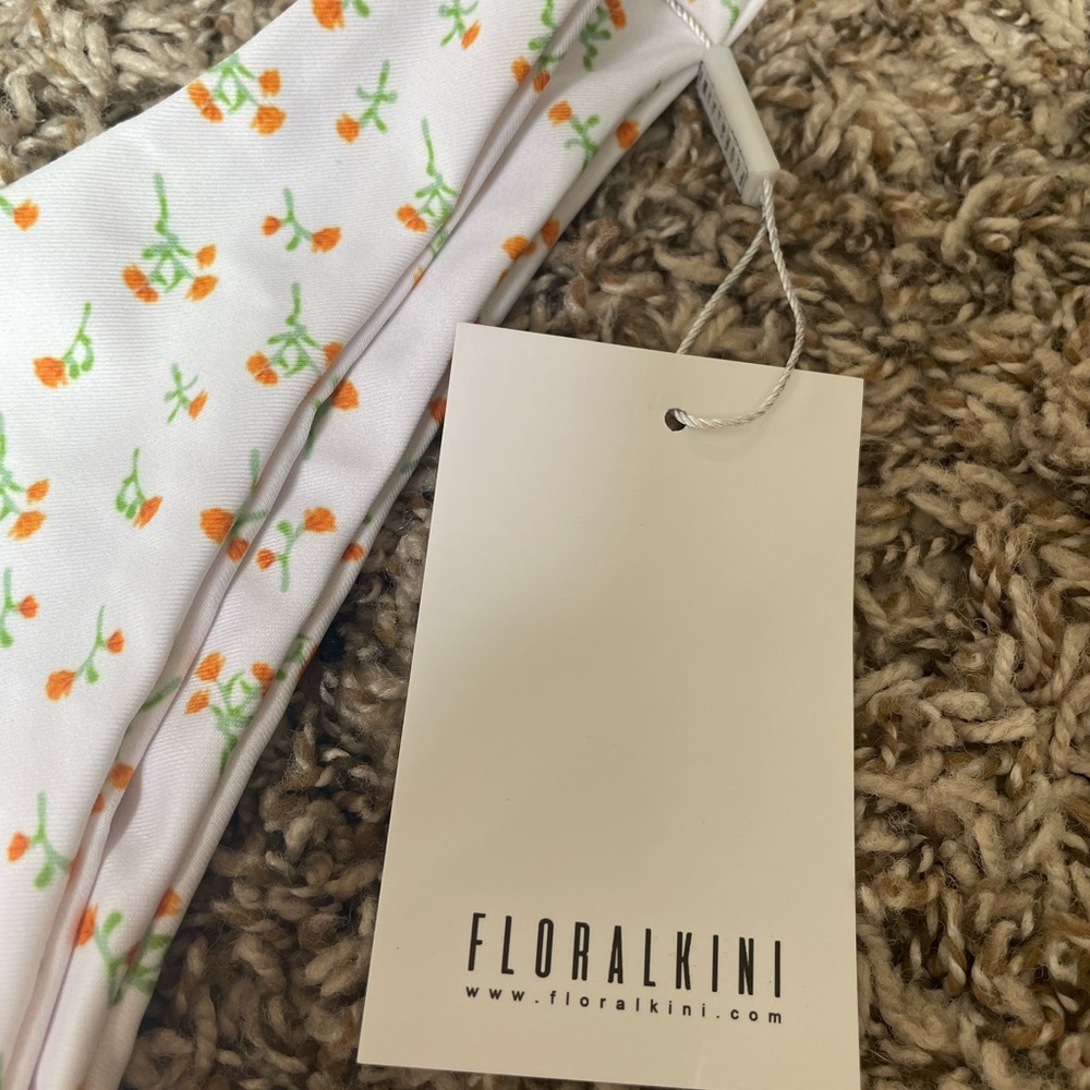 NWT Floralkini swimsuit - Picture 5 of 5